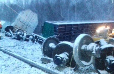 В Тюменской области с рельсов сошли 35 платформ с гаубицами