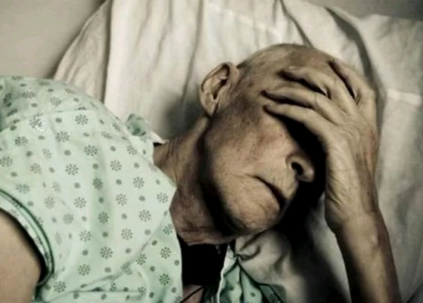 "Доухаживайте" - зачем лечить больных стариков?