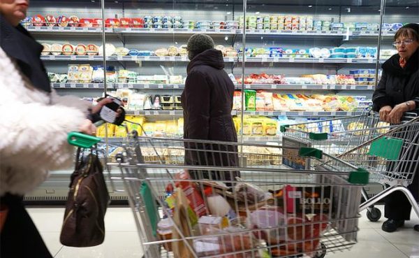 Утопив население в пальмовом масле, чиновники задумались, как заставить его худеть