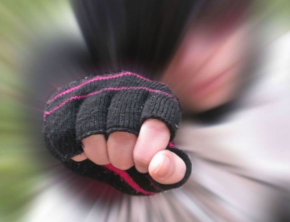 В Москве подростки избили полицейского