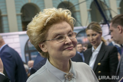 Елену Малышеву требуют отстранить от эфира после номера с танцующей маткой