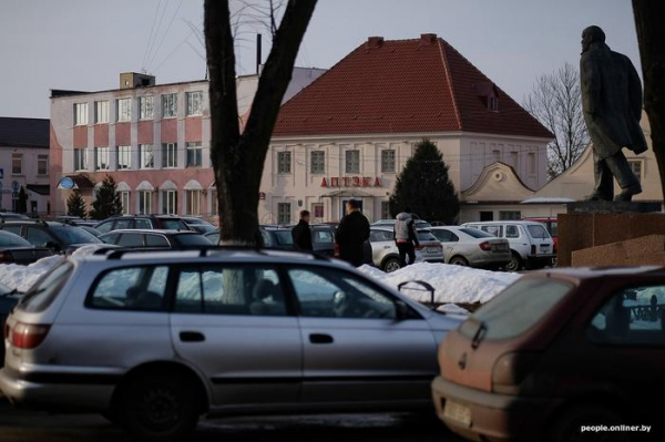 Пятьсот? Пятьсот рублей &mdash; это хорошо. Знаете, как мы бы на них жили!