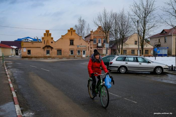 Пятьсот? Пятьсот рублей &mdash; это хорошо. Знаете, как мы бы на них жили!
