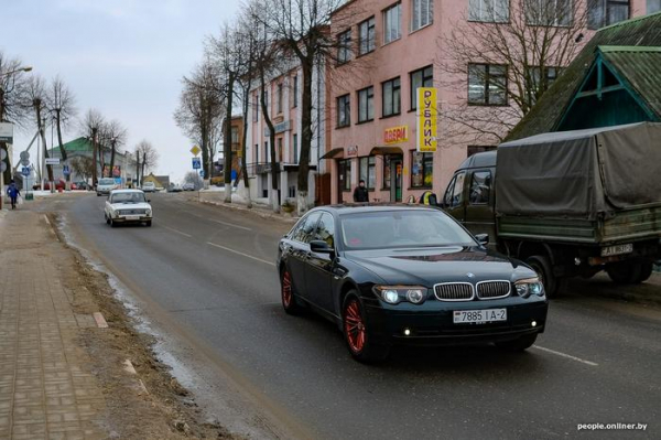 Пятьсот? Пятьсот рублей &mdash; это хорошо. Знаете, как мы бы на них жили!