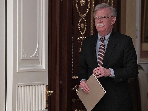 Болтон заявил, что США не потерпят вмешательства &laquo;враждебных стран&raquo; в Западном полушарии
