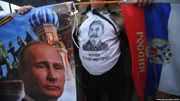 Большой Путин выдавливает из россиян маленького Сталина