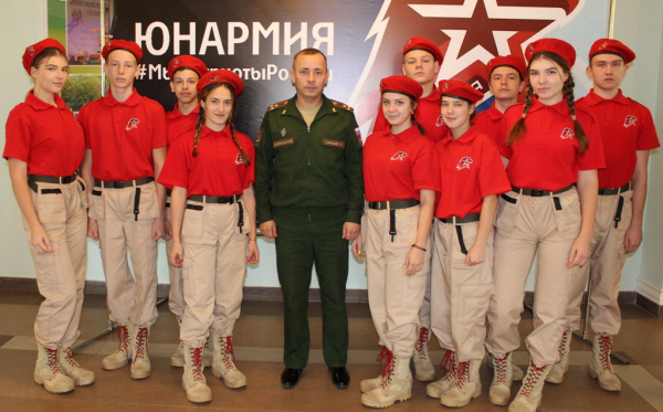 Минобороны создает отряды Юнармии на предприятиях ОПК и просит отчитаться.