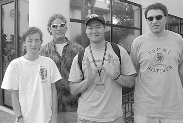 Жил в доме без горячей воды и &laquo;бежал от коммунизма&raquo;. История основателя WhatsApp