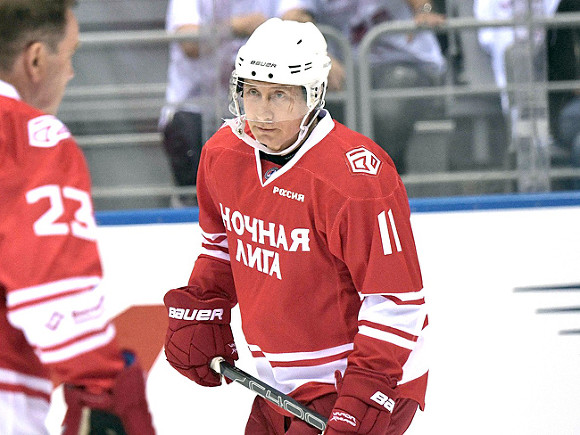 Падение Путина на льду в Сочи попало на видео