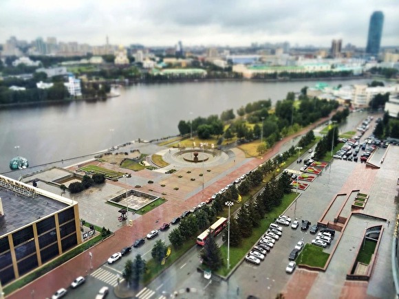 Куйвашев попросил исключить сквер у Драмтеатра из перечня мест для строительства храма