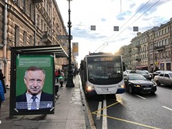 В Петербурге появился рекламный плакат с Бегловым. &laquo;Любит себя и разгонять митинги&raquo;