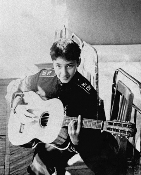 Как власть в СССР запрещала рок-музыку и зарабатывала на ней миллионы