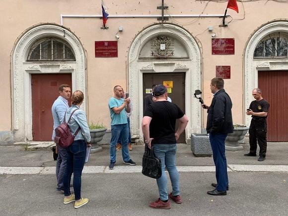 На выборах в Петербурге пролилась первая кровь