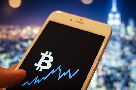 Стоимость биткоина впервые за 1,5 года превысила $12 тысяч