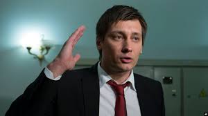 Сначала выбивают лучших и сильных, потом доедают остатки