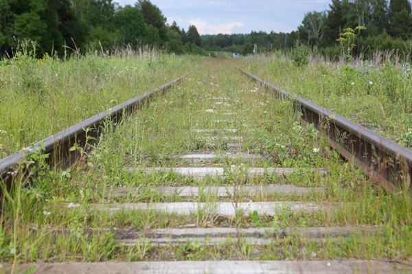 Как погибают брошенные на Урале железнодорожные деревни и почему их не расселяют