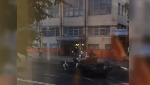 После парада в Минске танк Т-72 едва не наехал на прохожих