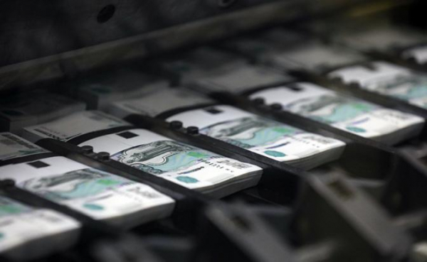 Российская экономика вступает в самый тяжелый месяц в году и ждет потрясений