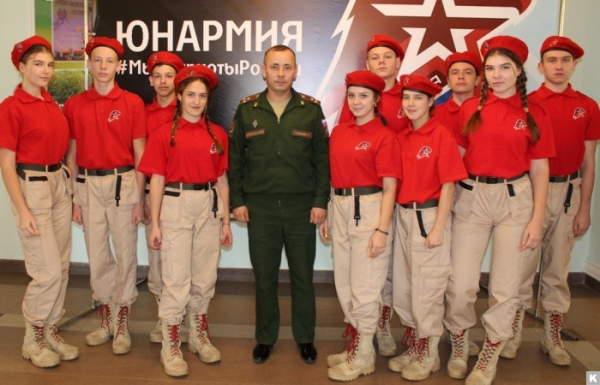 Западные СМИ сравнили российскую "Юнармию" с нацистскими отрядами "Гитлерюгенд"