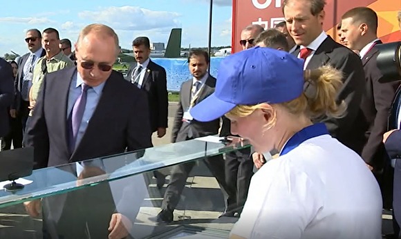 Президент РФ Владимир Путин купил мороженое у той же продавщицы, что и два года назад