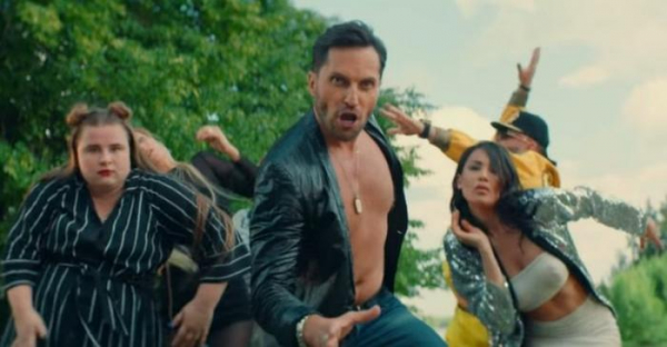 Самая читающая нация теперь слушает «Алкоголичку» Пирожкова