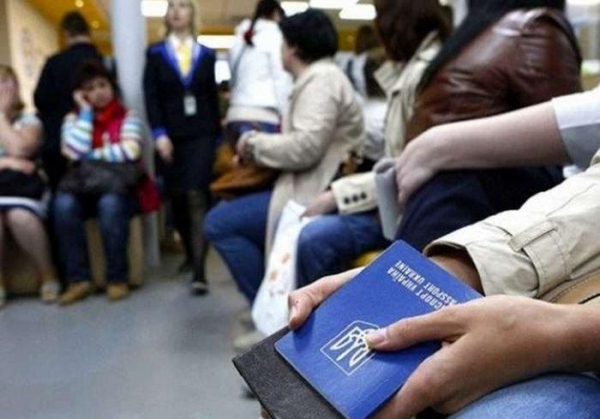 Жителей Львова поймали на &laquo;зраде&raquo; - едут в Москву на заработки