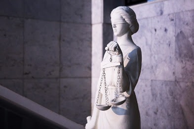 ЕСПЧ присудил активисту 10 тыс. евро компенсации за прерванный ФСБ одиночный пикет