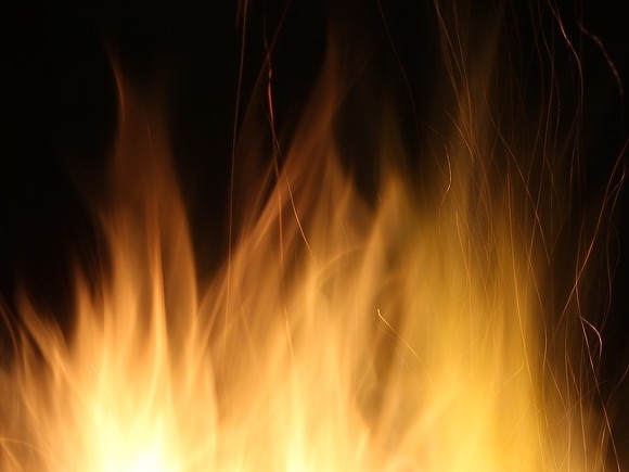 Российский траулер, горящий в Норвегии, могут затопить, чтобы потушить пожар