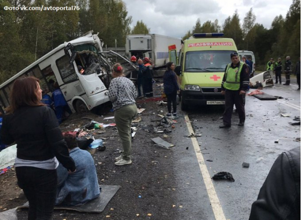 В страшной аварии под Ярославлем погибли девять человек