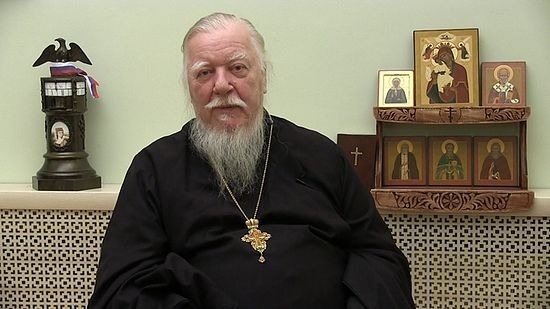 Протоиерей Смирнов призвал женщин манипулировать придирчивыми мужьями