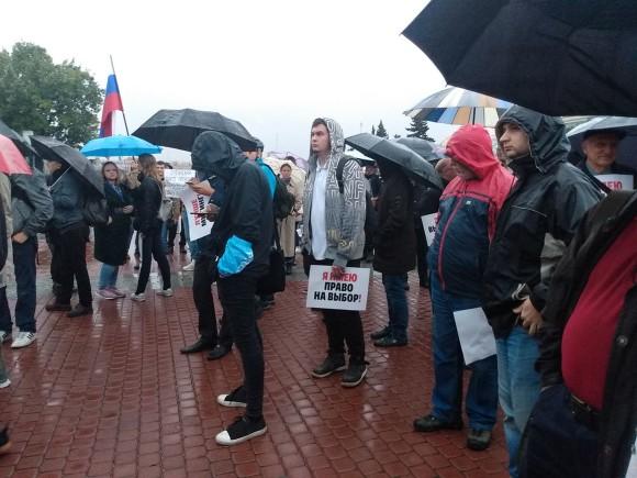 В Петербурге депутаты ЗакСа провели митинг за честные выборы