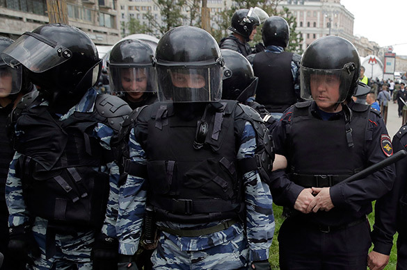 "Почему представителям силовых ведомств запрещают выезжать за границу"