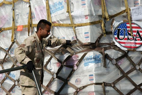 Как проклятая Америка гумконвоями в 90-х Россию разваливала