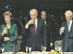 Как рухнул социализм на немецкой земле и объединилась Германия