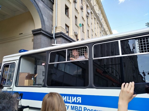 Московская полиция подала иск к Навальному, Яшину и Соболь