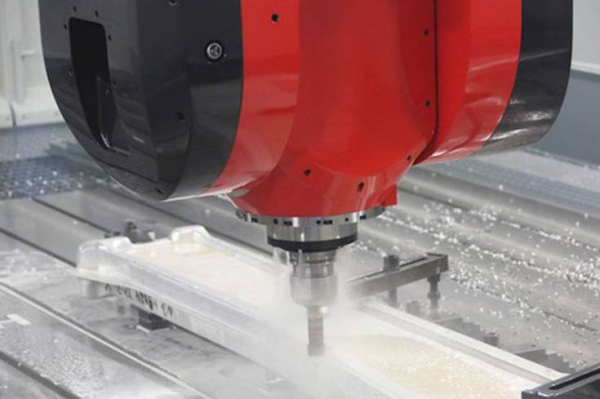 Россия стала четвертой страной в мире где  создали уникального робота-фрезеровщика