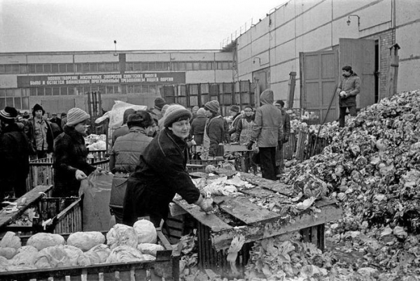 Позорные фото советского капустного рабства