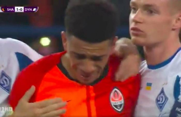 Фанаты "Динамо" оскорбляли бразильца, он отреагировал и был удален с поля