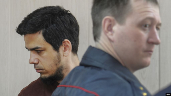 Художник из Новосибирска Артем Лоскутов продает табличку с посвящением главе ВТБ