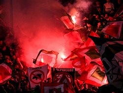 Российские фанаты массово покидают стадионы