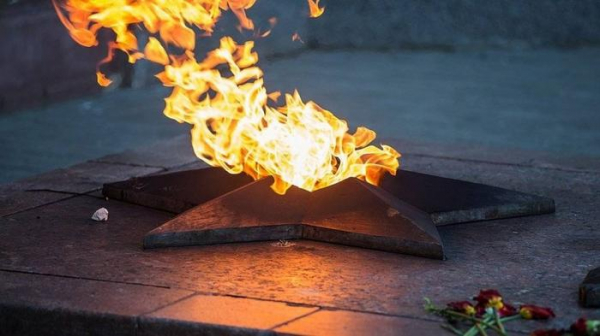 Очевидцы сообщили по телефону оперативной службе