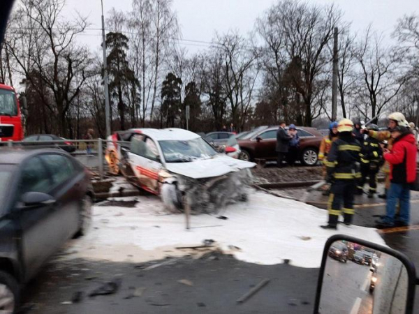 Аморалитет. Пьяный гонщик разбил сразу 15 автомобилей