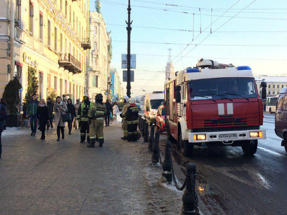 Неизвестные "заминировали" более 40 торговых комплексов и пригрозили взрывами кремлю