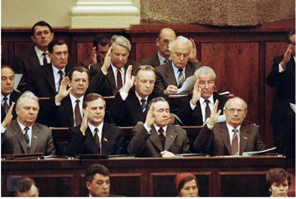 Разрушитель советской системы