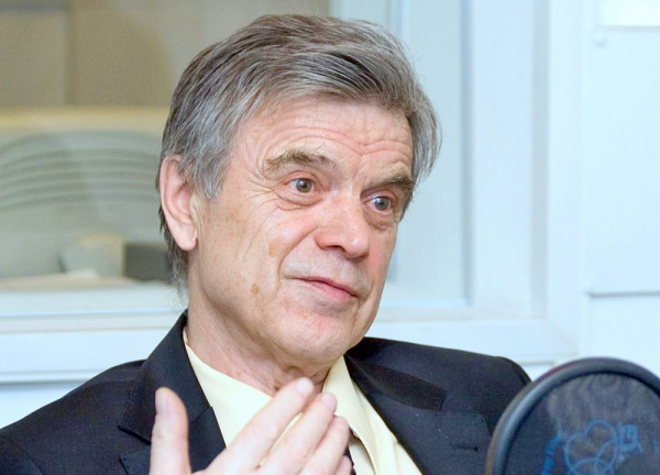 Хасбулатов оценил идею Милонова о национальности в паспорте