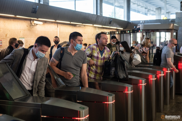 &laquo;Люди подрасслабились&raquo; В петербургском метро объяснили, почему стали просить пассажиров