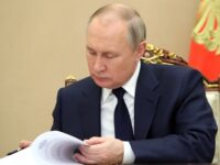 Путин разрешил параллельный импорт подсанкционных товаров