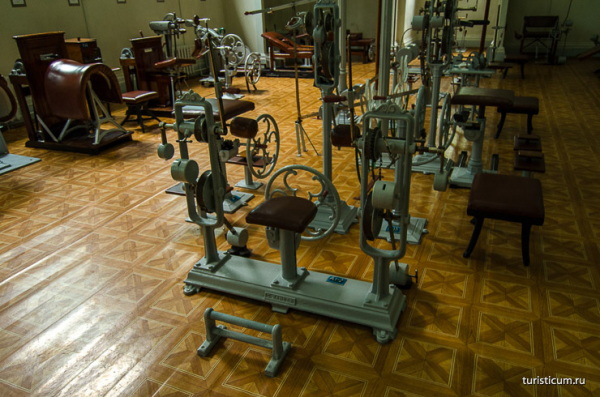 Дореволюционный фитнес: как служат 120-летние тренажеры в Ессентуках